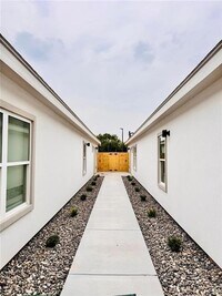 Building Photo - 740 N Alamo Rd