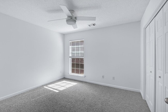 Building Photo - 568 Marshview Dr