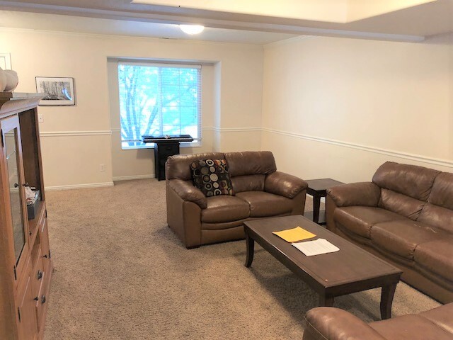 Large Living Room With Leather - 885 E 350 N