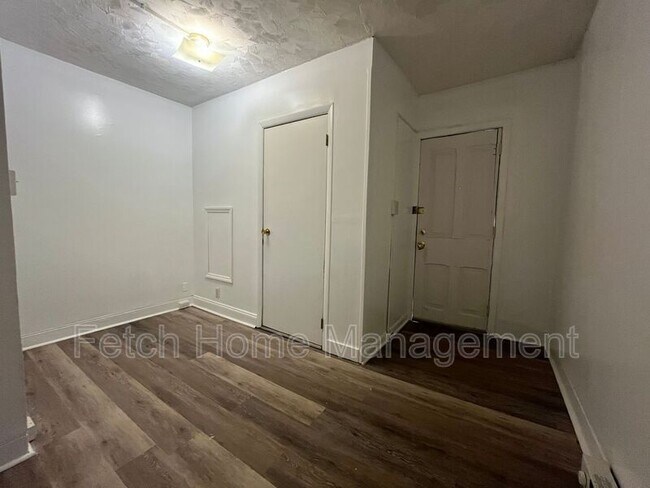 Building Photo - 641 S Queen St