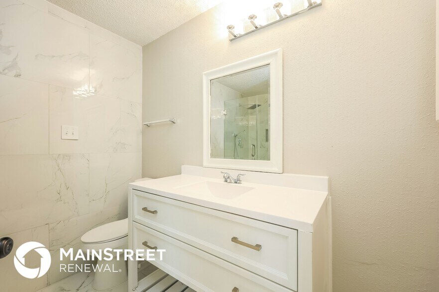 Building Photo - 6818 Still Lake Dr