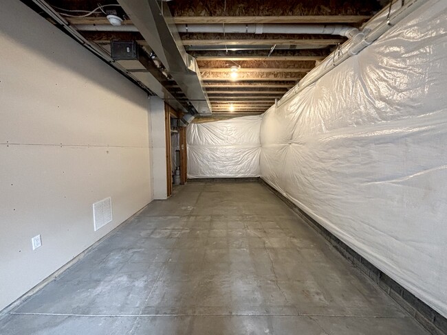 Building Photo - 1502 NE Savana Dr