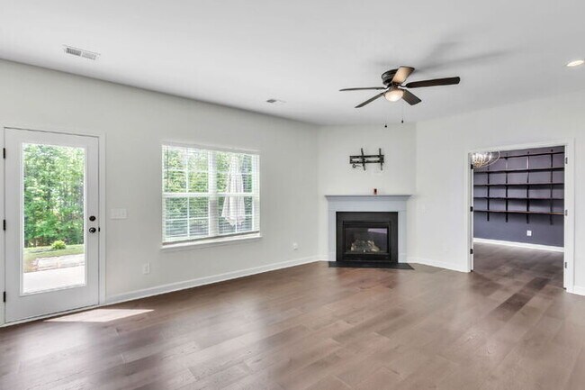 Building Photo - Charming 4-Bed Retreat with Fireplace – Spacious 2631 Sq Ft in Easley, SC, Zoned for Wren Schools