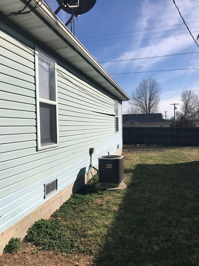 Building Photo - 1500 W Rainey St