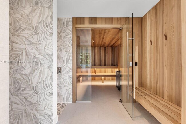 Building Photo - 700 NE 24th St