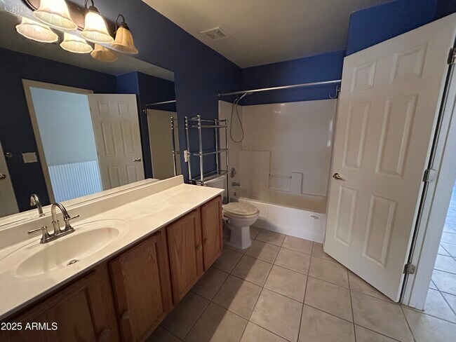 Building Photo - 13444 W Paradise Ln