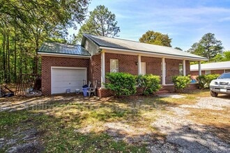 Building Photo - 220 Rose Ave