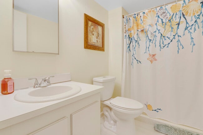 Building Photo - 1600 NE Dixie Hwy