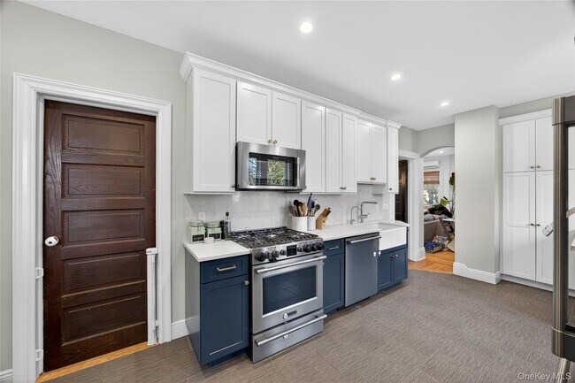 Building Photo - 121 Morris Ave