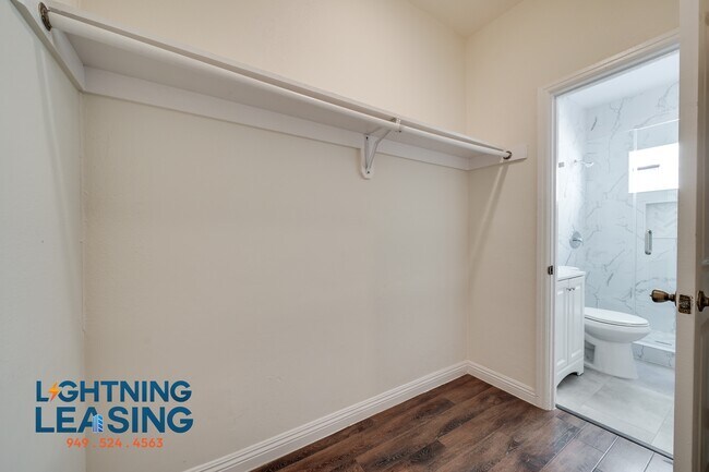 Building Photo - 423 N Coronado St