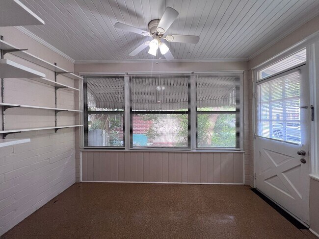 Building Photo - 2/2 House Walking Distance to Campus - Available Fall 2026! *Approved Application*