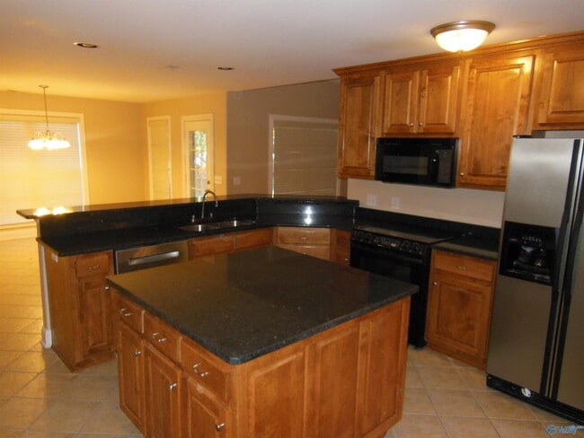 Building Photo - 2604 Little Cove Rd