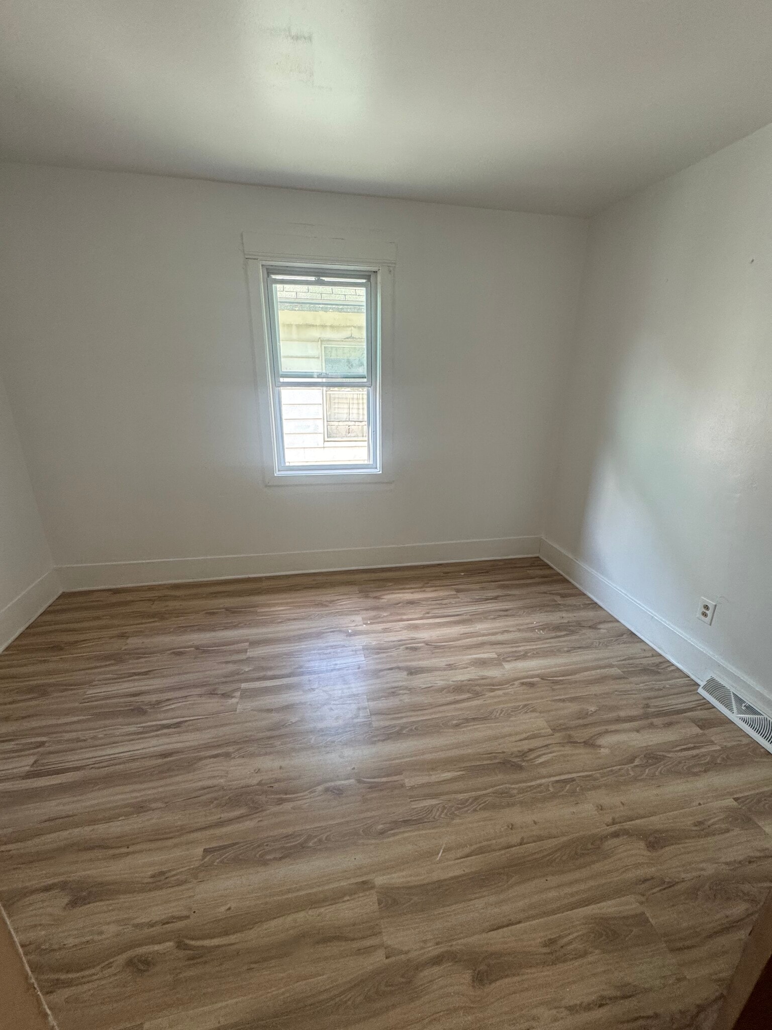 Building Photo - 1115 Brewster St