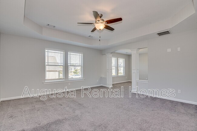 Building Photo - 909 Chesford Dr