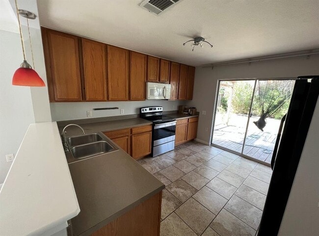 Building Photo - 1628 Anise Dr