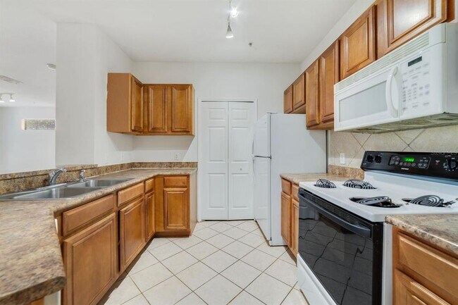 Building Photo - 6159 Metrowest Blvd