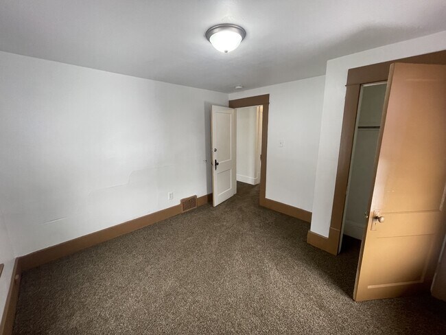 Building Photo - 944 Baughman St