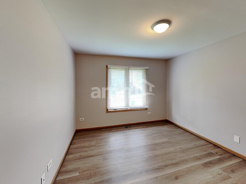 Building Photo - 7007 Lewis & Clark Dr