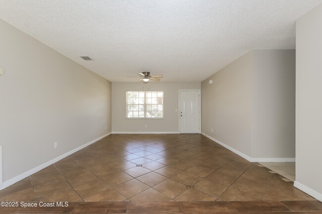 Building Photo - 2250 SE Baron St