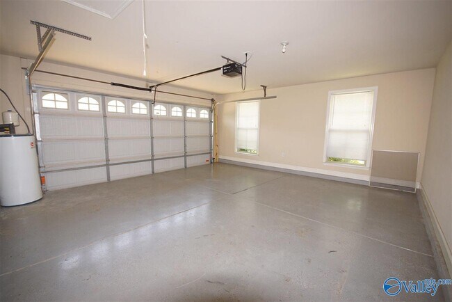 Building Photo - 115 Swan Pond Dr
