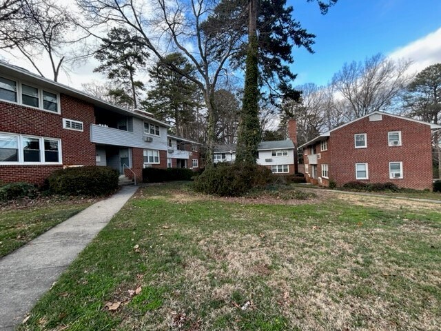Cameron Villiage Apts - 825 Daniels St