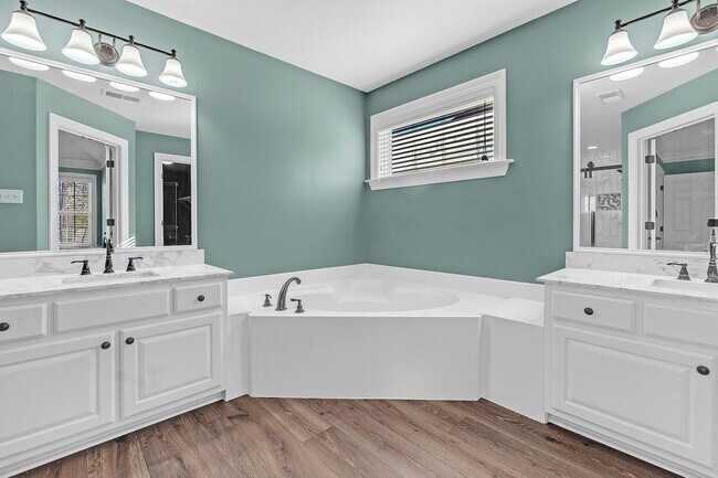 Building Photo - Charming Arlington Home with Modern Upgrades