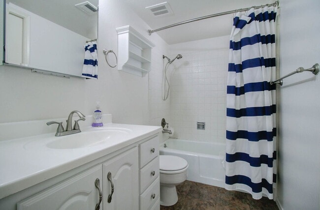 Building Photo - 4850 N 73rd St