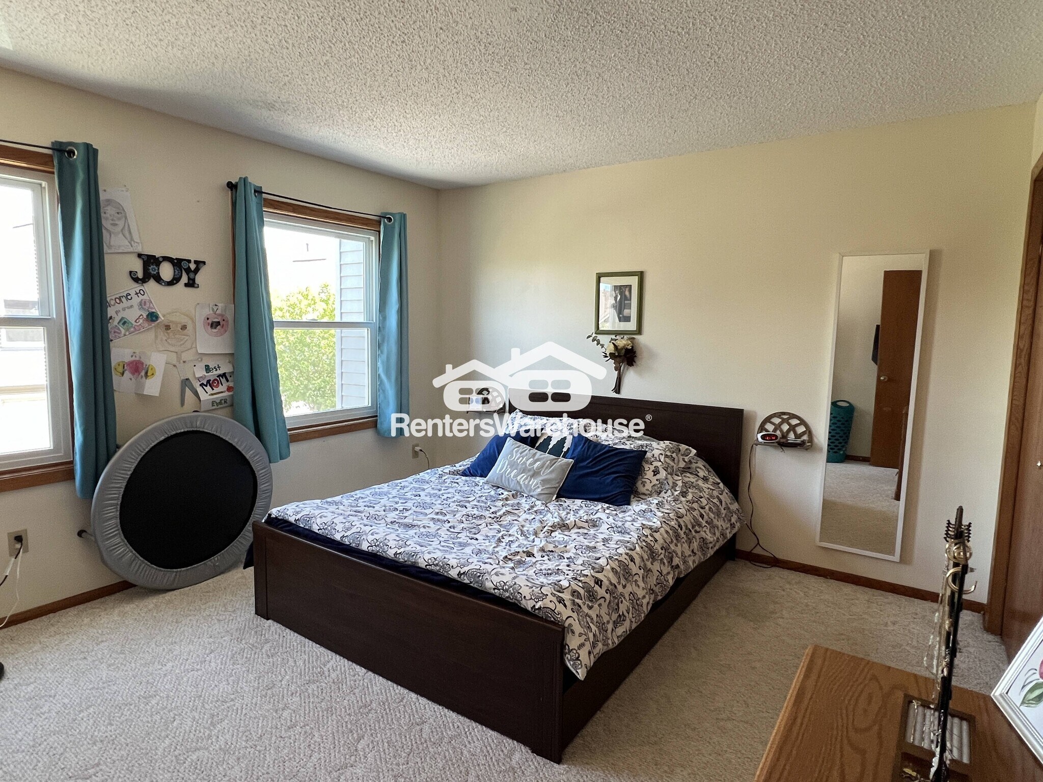 Building Photo - 4128 Meadowlark Way