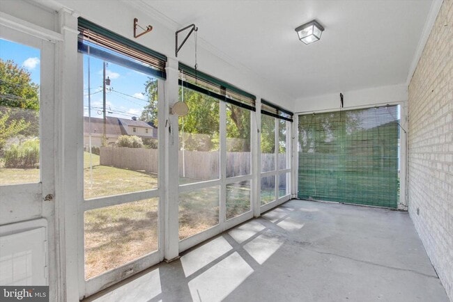 Building Photo - 974 Fairview Ave