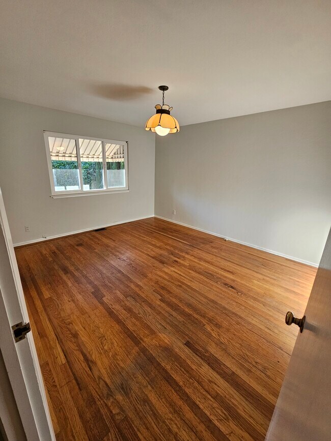 Building Photo - 3107 Alameda de las Pulgas