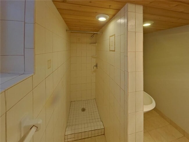 Building Photo - 2605 Eastman Dr