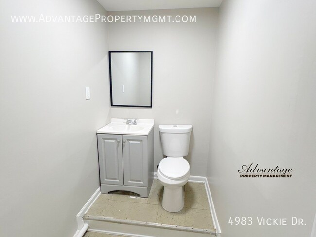 Building Photo - 4983 Vickie Dr