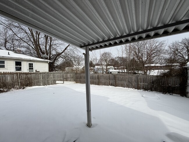 Building Photo - 601 Leonard St