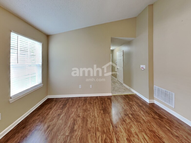 Building Photo - 9724 Thomas Ln