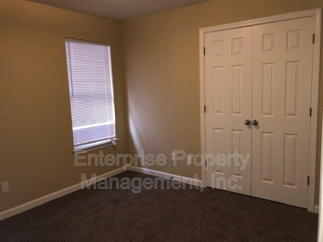 Building Photo - 6833 Kamali Ave