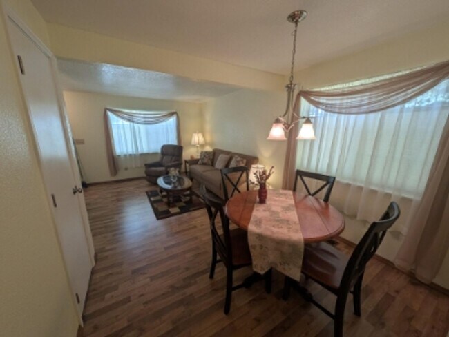 Building Photo - Charming Townhome with Garage in Quiet Missoula Neighborhood