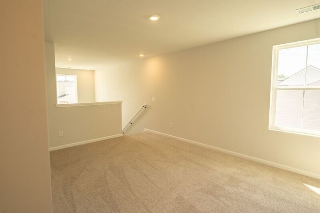 Building Photo - 142 Geranium Wy