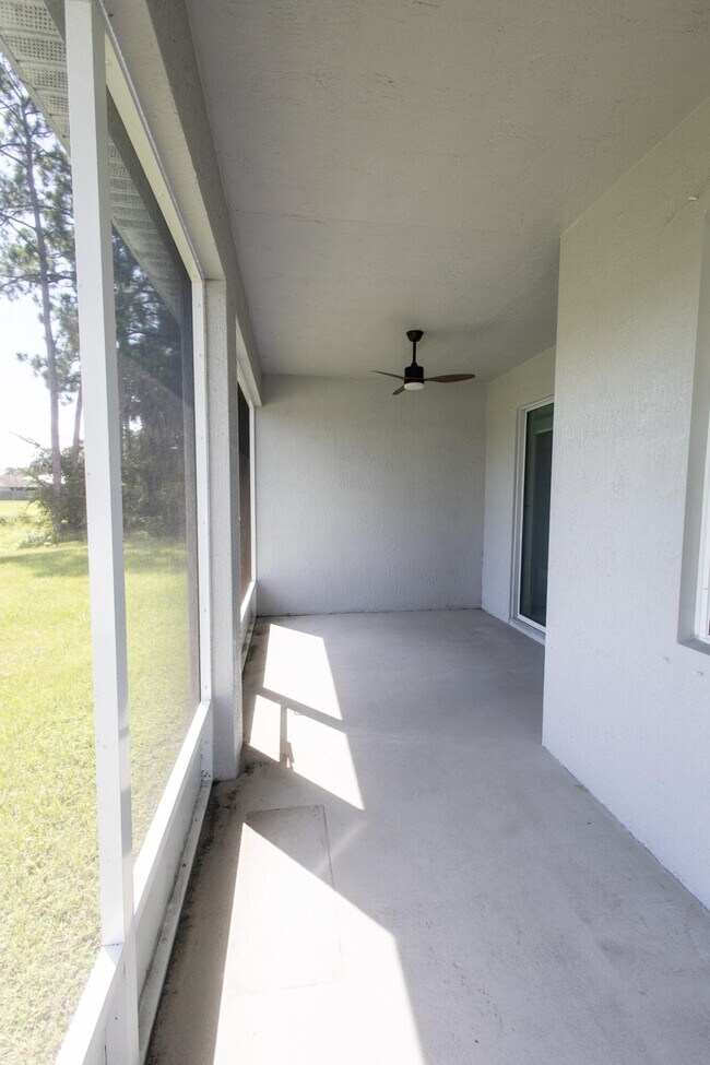 Building Photo - 2149 SW Susset Ln