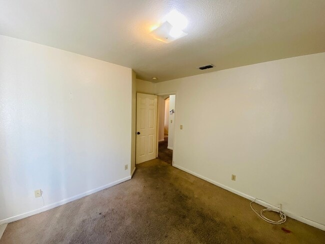 Building Photo - 3 Bedroom Home in Hampton Oaks