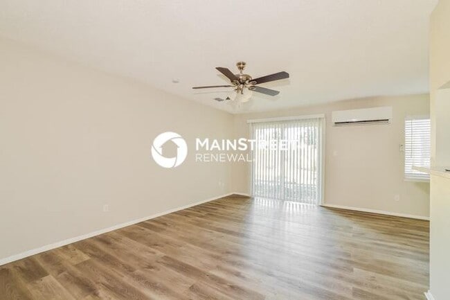 Building Photo - 3 Bedroom Pet-Friendly Home in Apopka, FL with Main Street Renewal