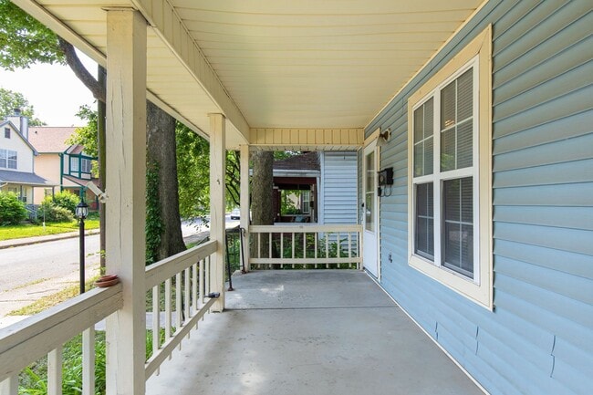 Building Photo - 936 Camp St