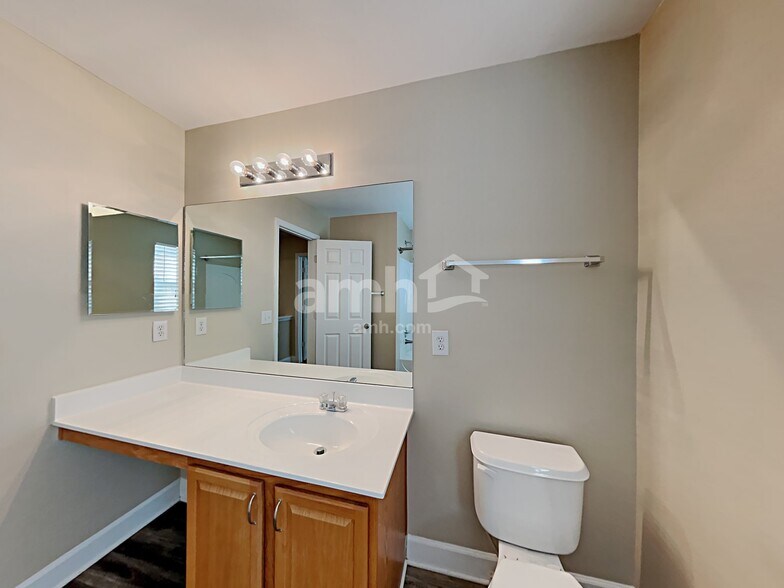 Building Photo - 2774 Jordan Ln