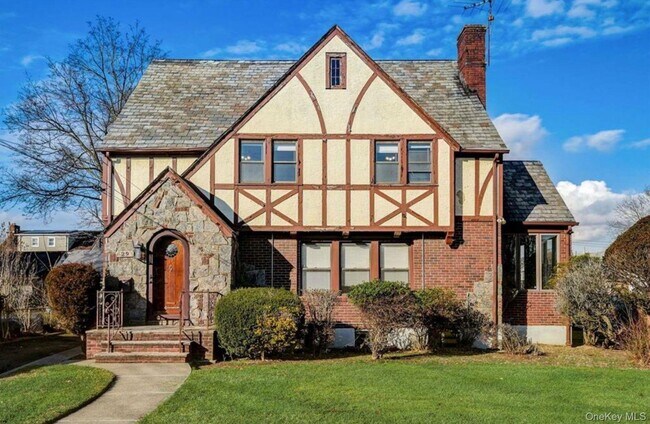 Building Photo - 29 Oak Ave