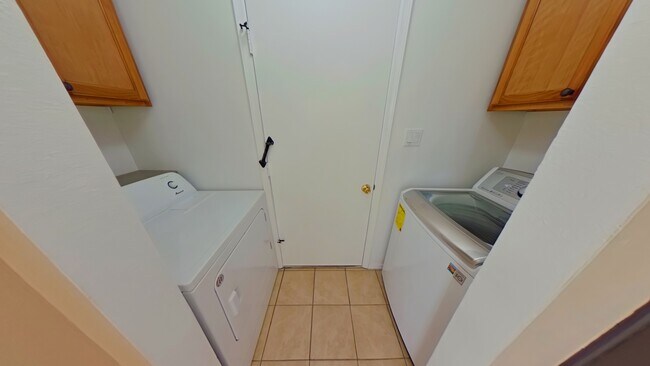 Building Photo - 1337 Lil Ave NE