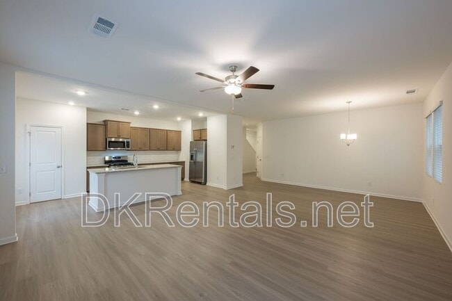 Building Photo - 182 Parkwood Dr