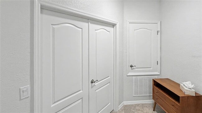 Building Photo - 6673 Helmsley Cir