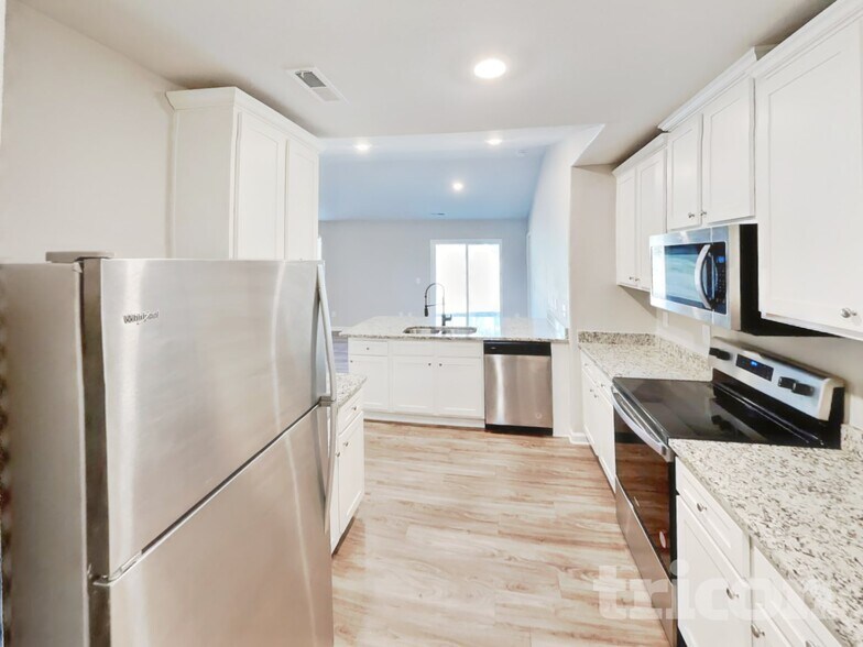 Building Photo - 4605 Hazelburn Dr