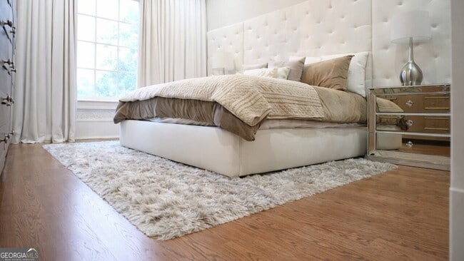 Building Photo - 453 Londonberry Rd NW