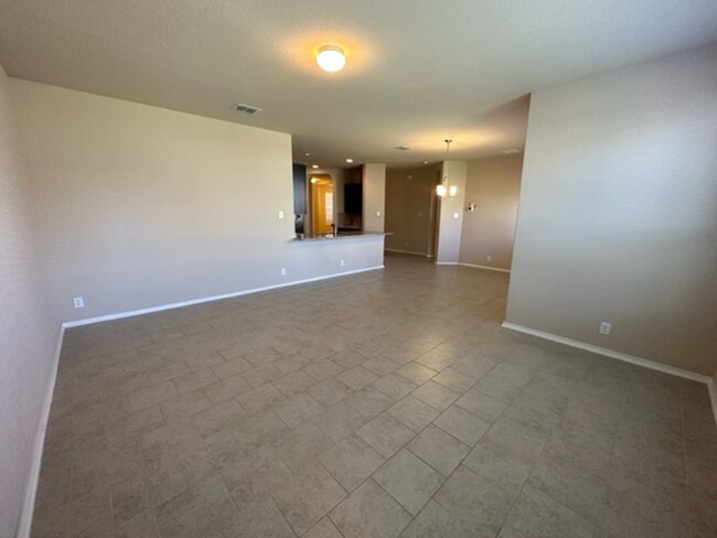 Building Photo - Super Nice Move In Ready 4 Bedroom One Sto...