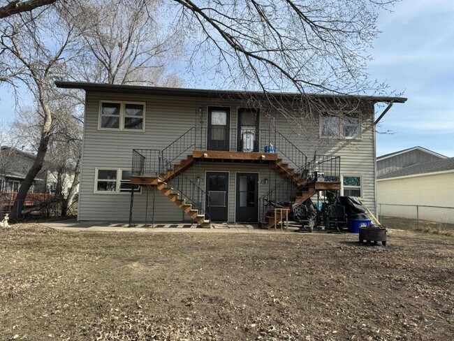Building Photo - 143 2nd St N